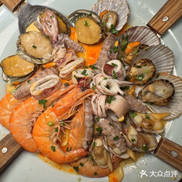 青岛逛吃必打卡！这桌海鲜鲜味太顶了