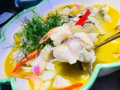 花开酸汤鱼虾跳-蜜桃花开·中西融合菜E&W(南长街店)