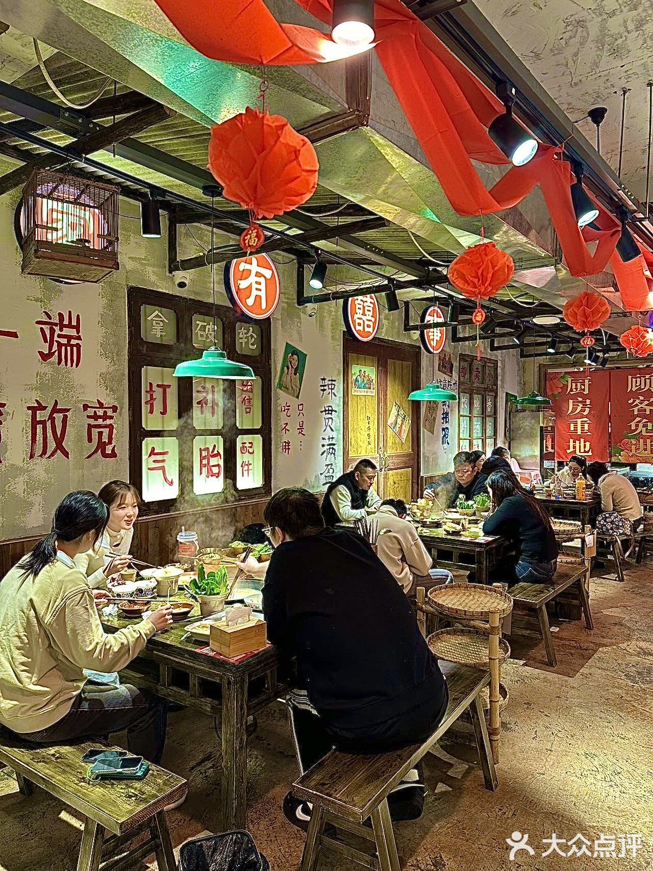 南京座无虚席的火锅店🍲一天不吃浑身难受