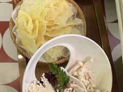 -洪氏嗨捞·广东猪肚鸡·椰子鸡火锅(西咸万象城店)