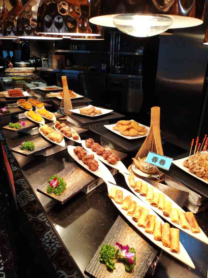 五月罗马海鲜自助餐厅-"德思勤的自助餐厅,工作日的晚上来的,不用.