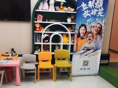 -瑞尔齿科(南京东路名人诊所)