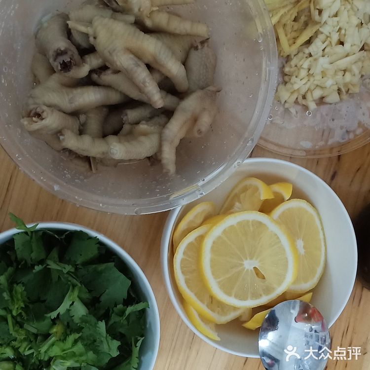 DIY自制柠檬麻辣凤爪。