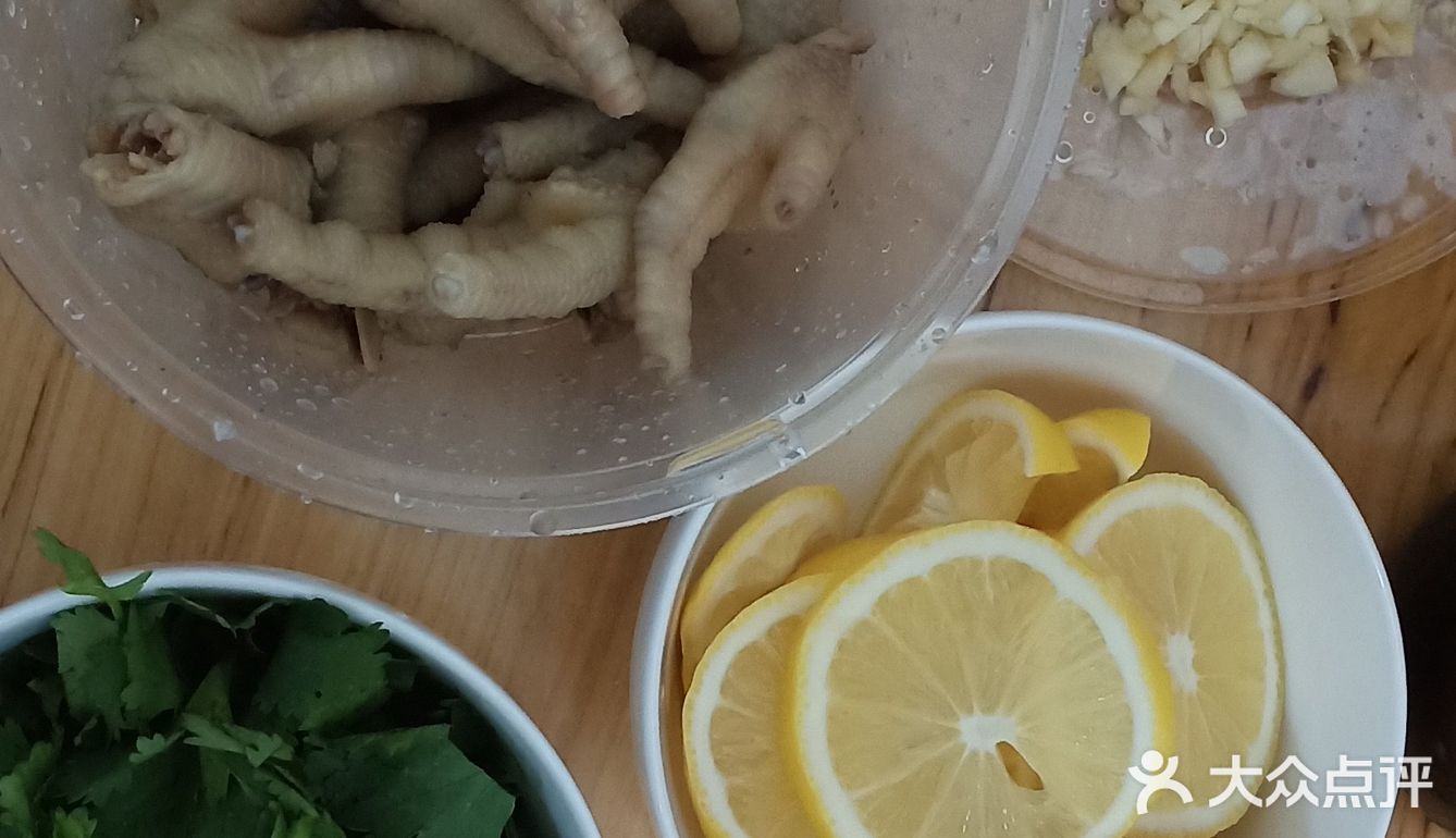 DIY自制柠檬麻辣凤爪。