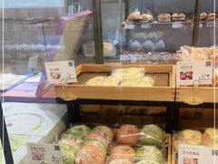 面包甜点陈列柜-顶东面包花园·生日蛋糕(世博店)