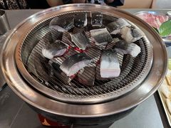 -围炉肉舍•炭烤活鳗•丹东海鲜烤肉(步行街店)