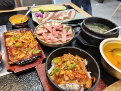 -臻牛烤肉