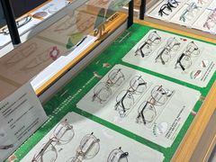 -LOOK眼镜·蔡司依视路配镜(宝山万达店)