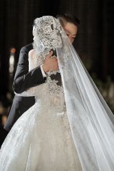-不晚国际婚纱礼服