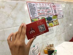 餐具摆设-琼大师东方烤乳猪(亚特兰蒂斯店)