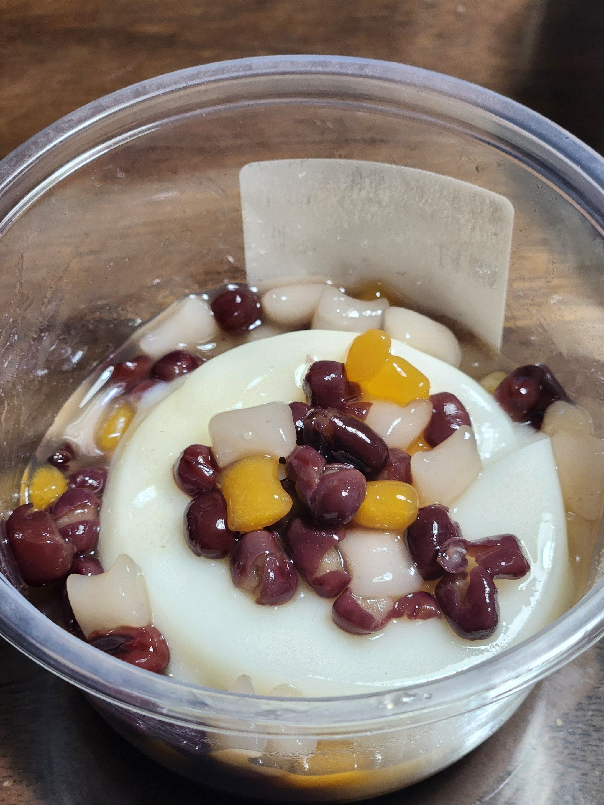 要了一份布丁🍮
没想到里面还有小小的芋圆,一个个的太可爱了吧