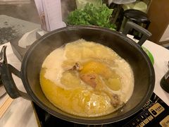 -鲜入围煮花胶鸡海鲜火锅