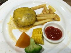 兒童牛肉漢堡-斗牛士牛排餐厅(富力海珠城广场店)