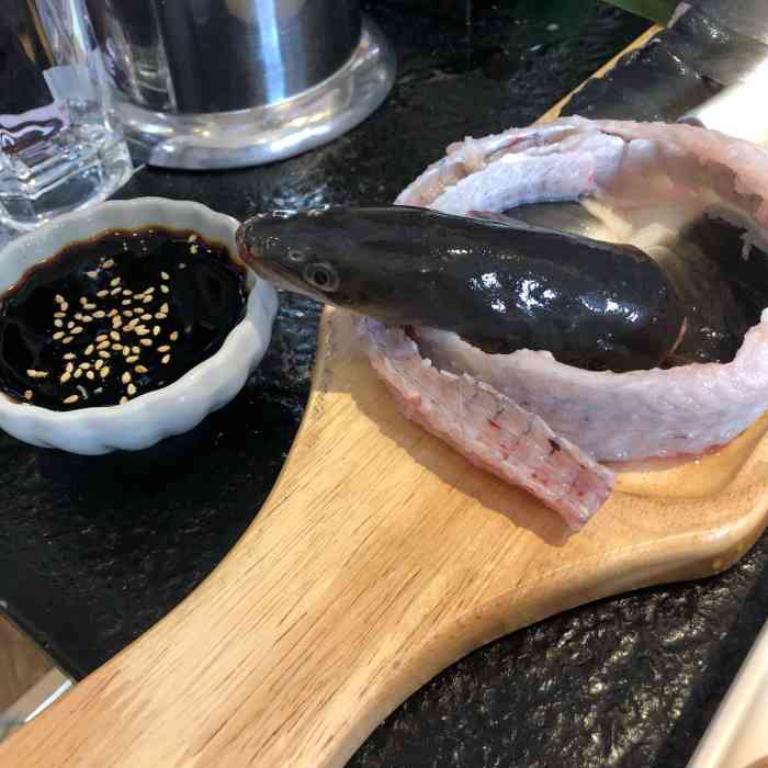 打分 最满意的是鳗鱼 现杀的 很新鲜 头都还在动