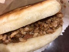 猪肉肉夹馍-甘记兰州牛肉面