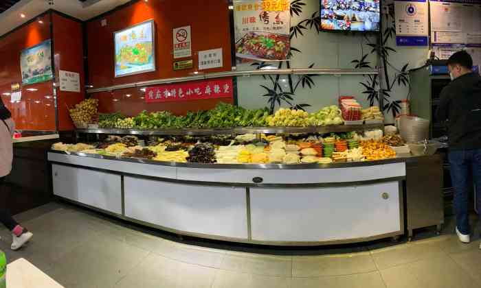 运气太好在麻辣烫里吃到头发,酸辣粉很不错.