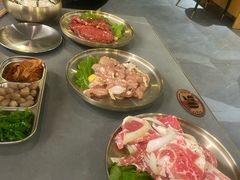 -围炉肉舍•炭烤活鳗•丹东海鲜烤肉(步行街店)