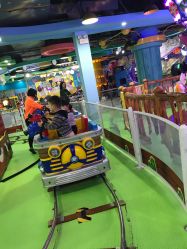 -维佳童话镇演出现场(徐东店)