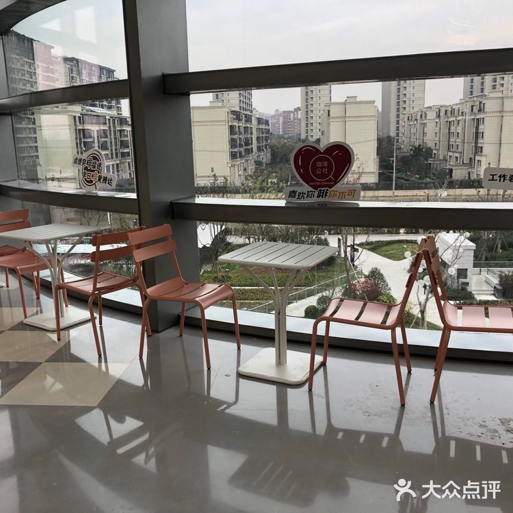 正好赶上开业活动多，所以人还挺多