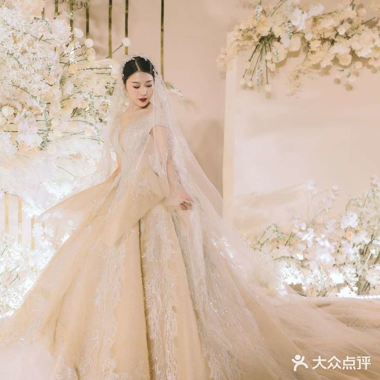 婚礼上自然流露的幸福感让现场更有温馨浪漫的氛围