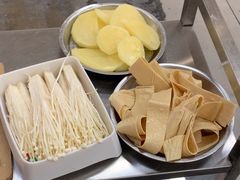 -肖婷姐大铁锅重庆火锅(南湖店)