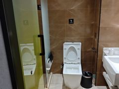 -潮漫酒店(北京通州环球度假区临河里地铁站店)
