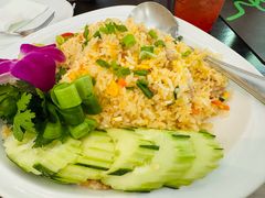 -Chom Cafe and Restaurant