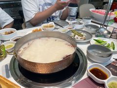 -洪氏嗨捞·广东猪肚鸡·椰子鸡火锅(西咸万象城店)