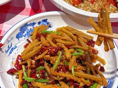 -肥小宝·金牌油焖大虾(襄阳龙虾地标店)