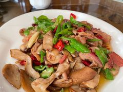 牛肝菌炒腊肠-沱江鱼府(丽江店)
