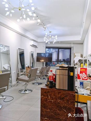 打卡一家美发新店 地点:梦时代公寓,就在吾悦广场南面