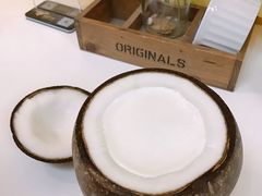 -志龙皇冠吃货椰子铺