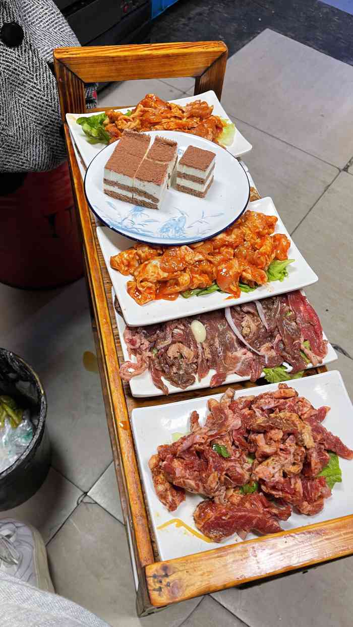 盆钵满东北地炉烤肉珠江路店