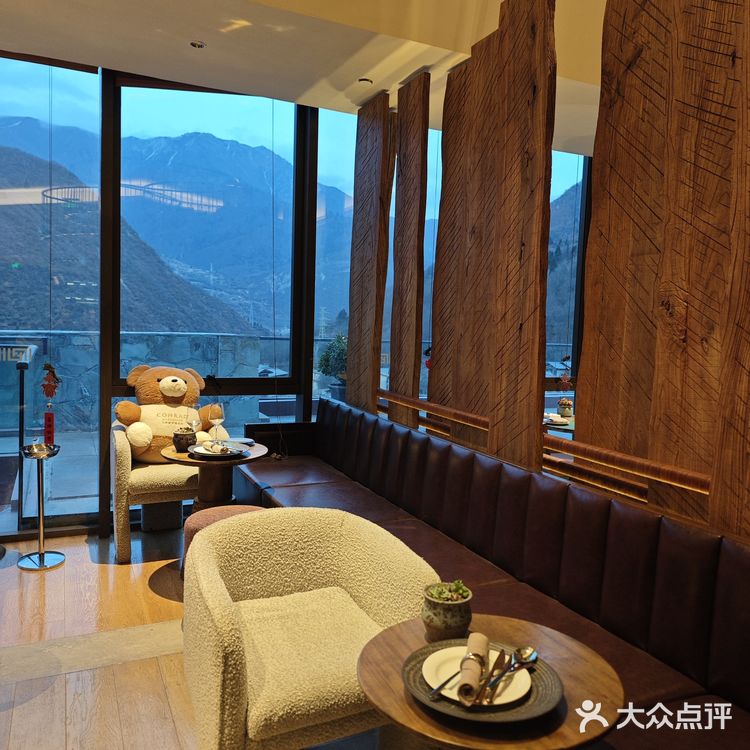 699的牦牛套餐虽然只是两人餐，但是我们三个人去都够了