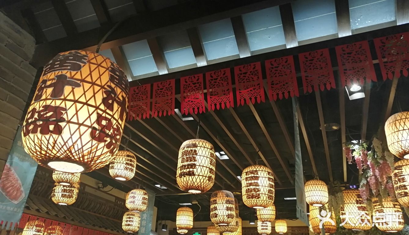 用完餐走出来，门口已不少等位估计是慕名而来的