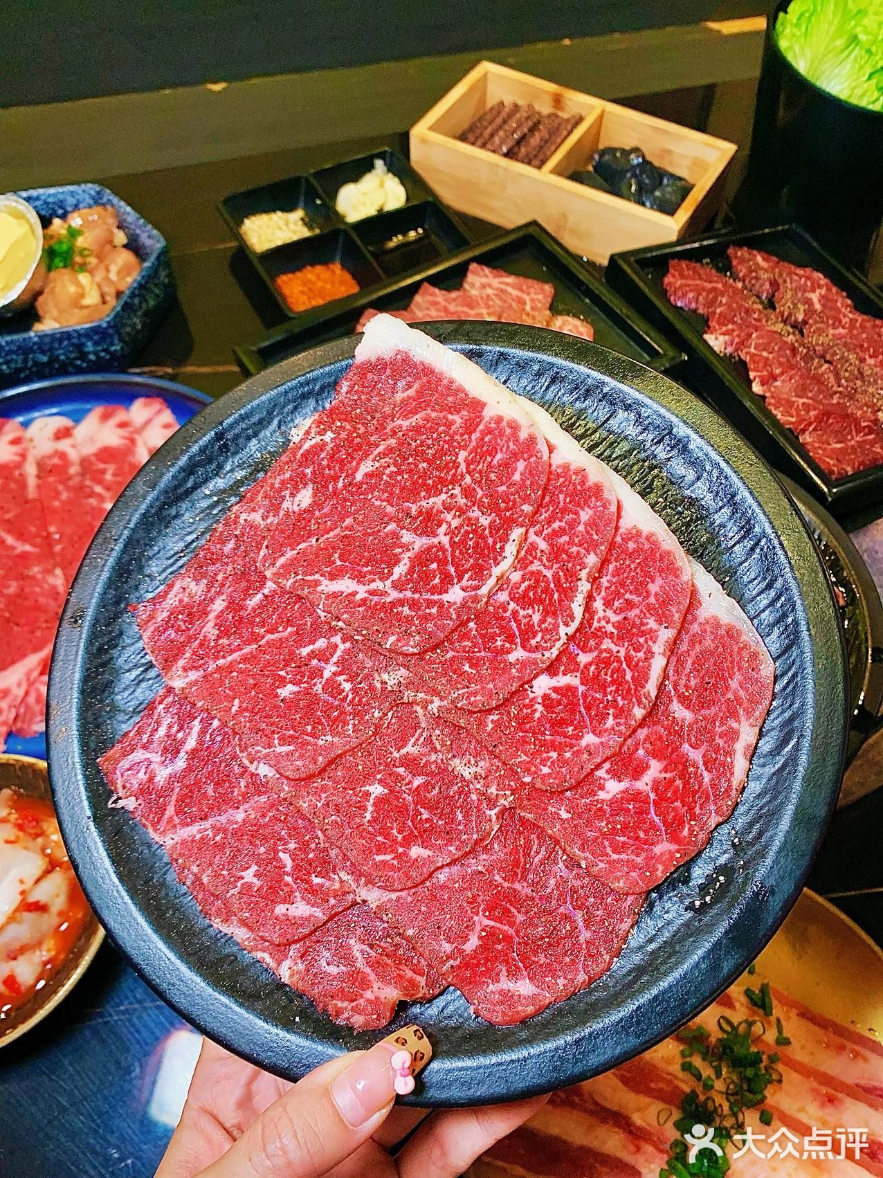 今天npy神神秘秘带我来了公厕旁边吃烤肉……