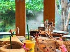 -Chom Cafe and Restaurant