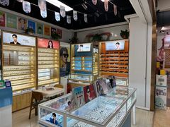 -宝岛眼镜连锁·蔡司·依视路合作门店(红太阳商业广场店)