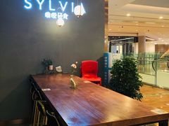 -POKEE VIA&Brunch·维娅(重庆来福士店)