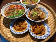 -爆炸头阿姨小四川正宗川味小吃(无任何分店)