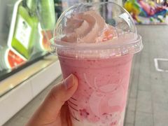 樱花莓莓胶原酸奶冻-瑞幸咖啡(第一城店)