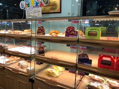 面包甜点陈列柜-新侨三宝乐面包店(崇文门店)