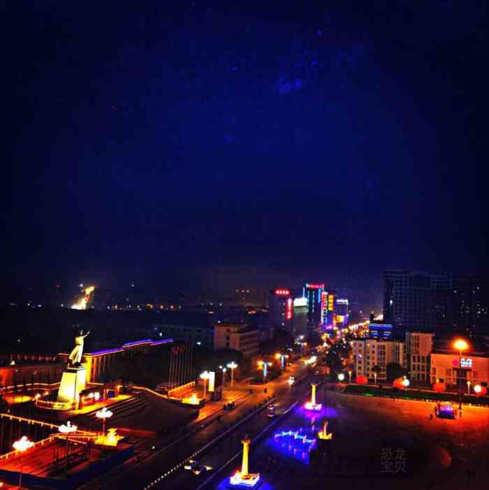 人民广场-"喀什市中心的人民广场,差不多每个游客都会.