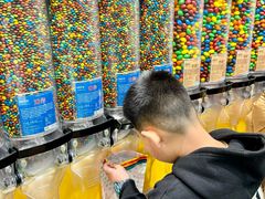 -m豆巧克力世界(上海世茂广场店)