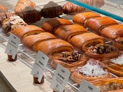 -VERIE BAKEHOUSE