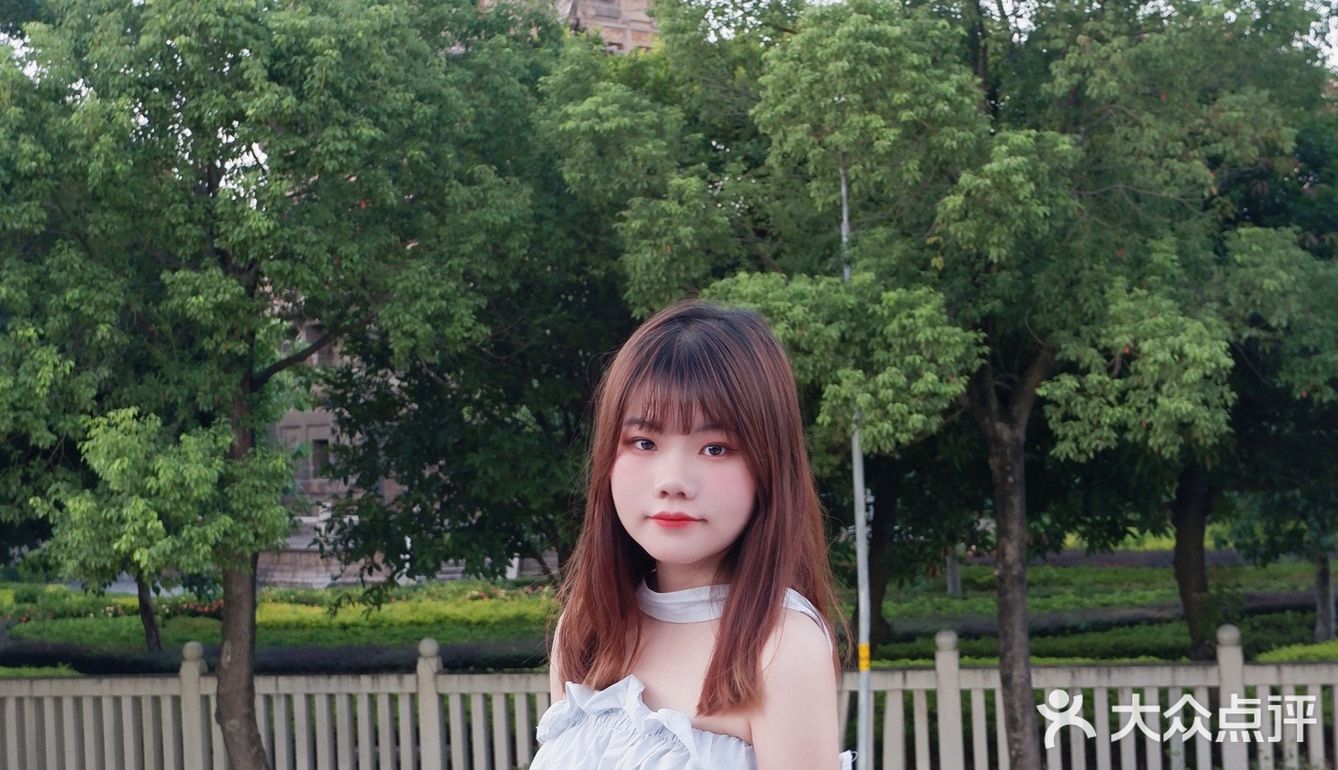 坐落于西街的一家绝美烤肉店  阳台上可近观西街的热闹