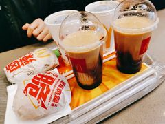 麦辣鸡腿堡-麦当劳(南京南站站外店)