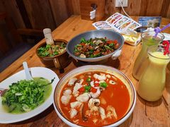 -老滇山寨•云南特色菜•地方菜•民族风情歌舞表演(金碧店)