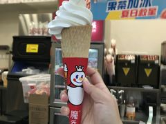 摩天脆脆冰淇淋-蜜雪冰城(万达广场外B号门门口外集装箱店)