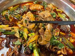 -爆炸头阿姨小四川正宗川味小吃(无任何分店)